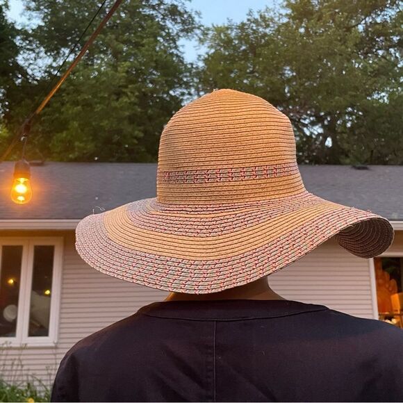 Straw hat with muted color stripe - Picture 9 of 9